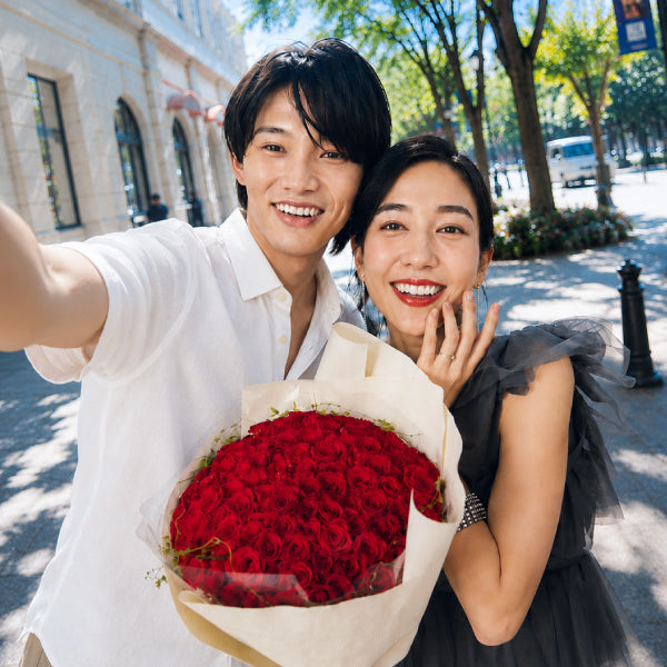 夏のプロポーズはプリザーブドフラワーで！｜長く残せる花束で一生残る記念日を
