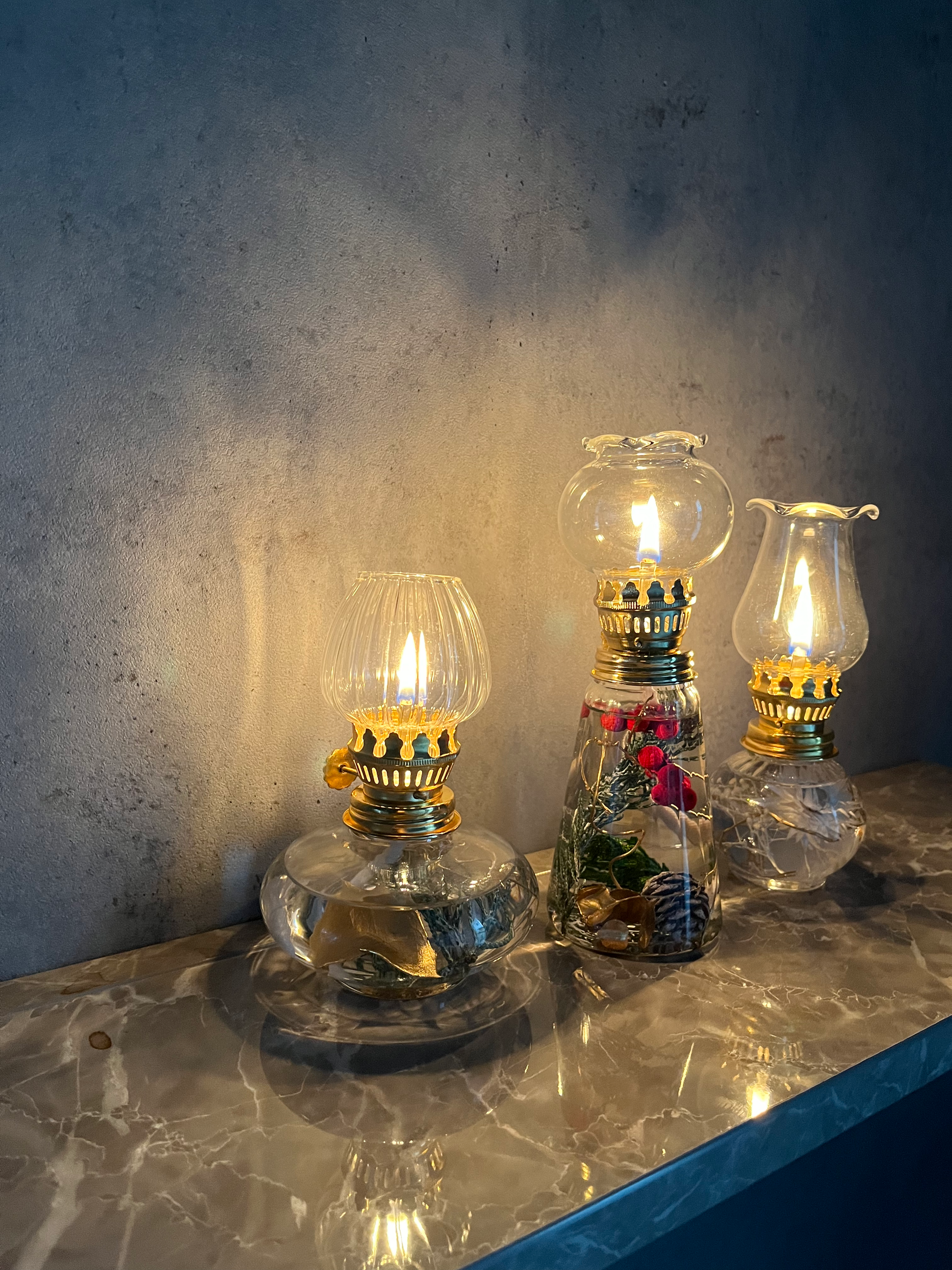 アンティークオイルランプ (ホワイト) – パコスフラワー アンティークオイルランプ (ホワイト) – パコスフラワー