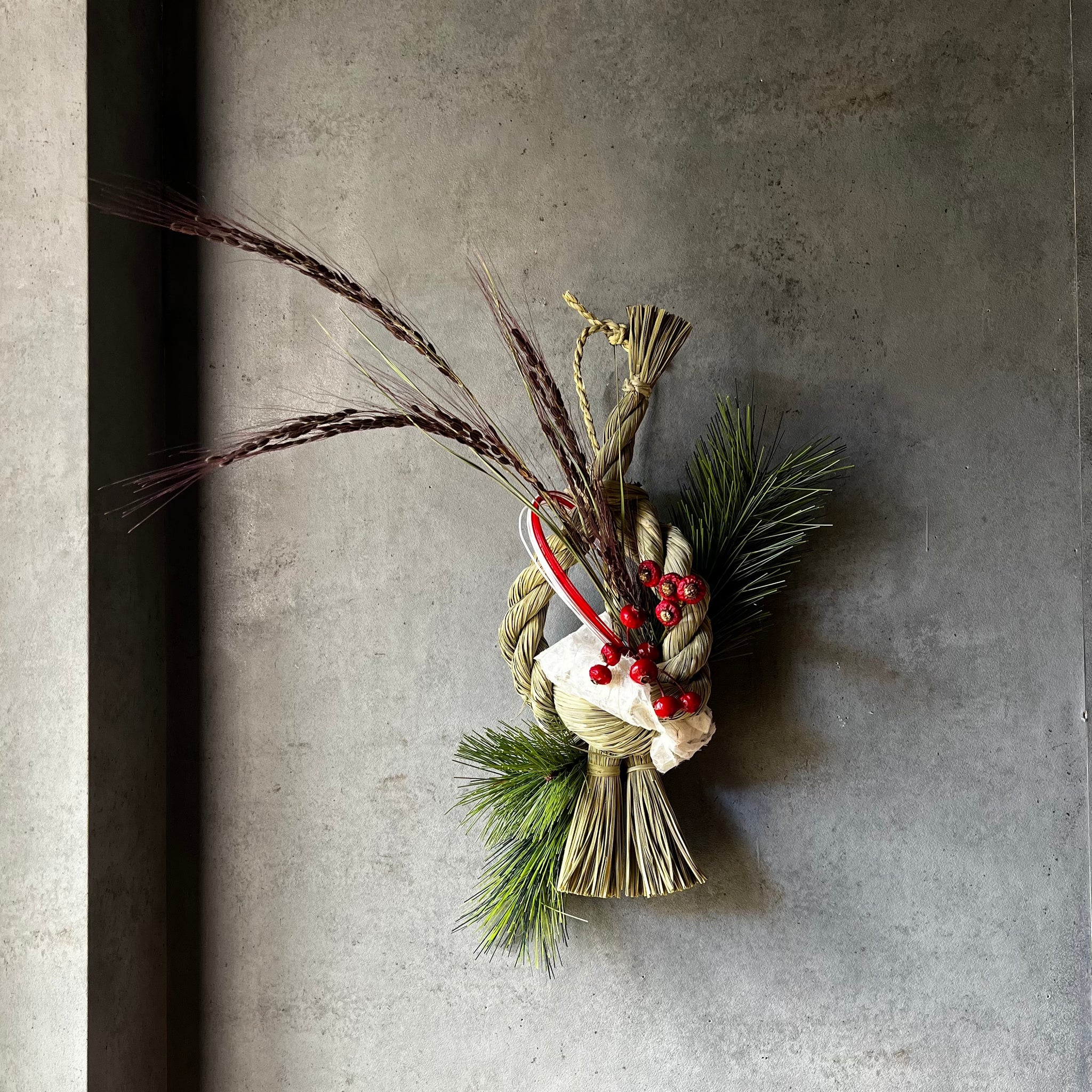 古代米と南天の俵しめ飾り – パコスフラワー