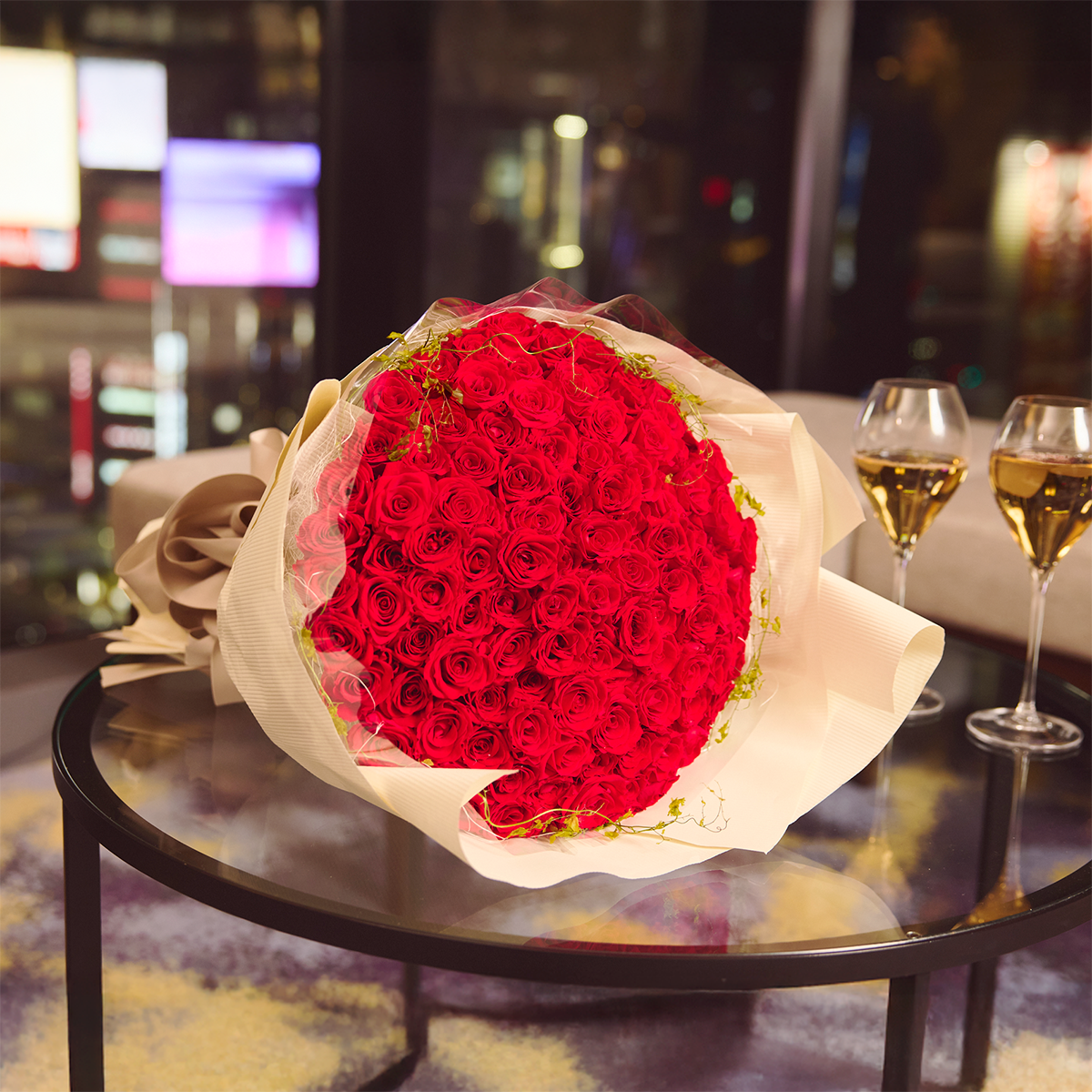 108本のバラのブーケ（プリザーブドフラワー / レッド） – パコスフラワー